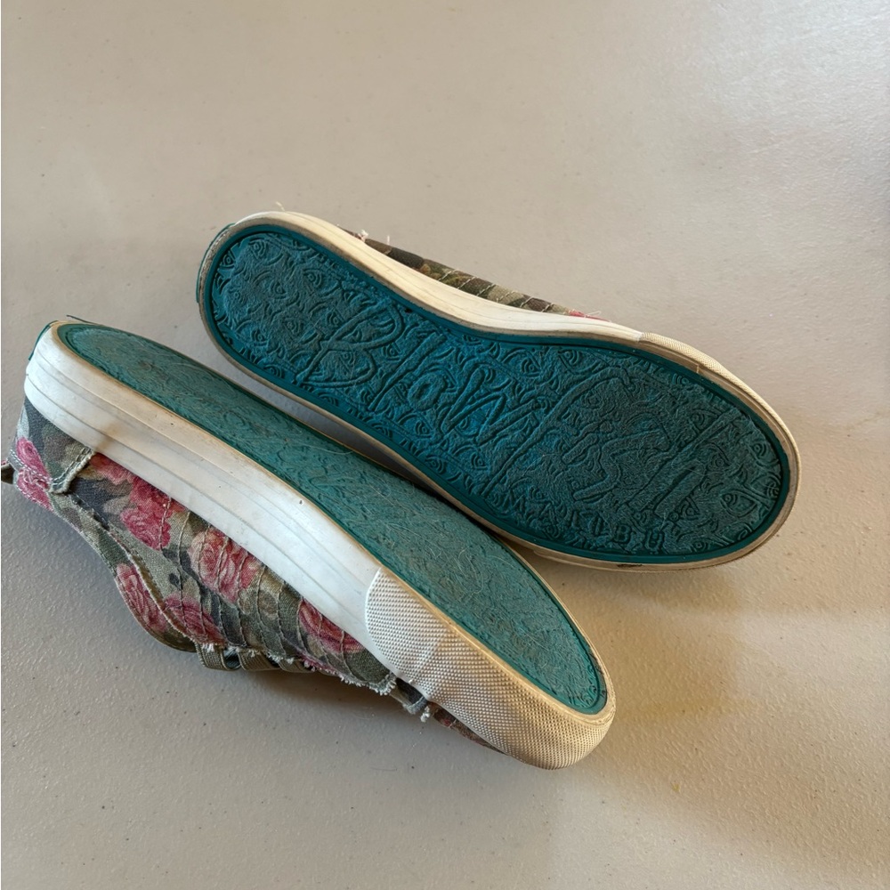 Blowfish size 6.5, super cute. - Picture 4 of 5